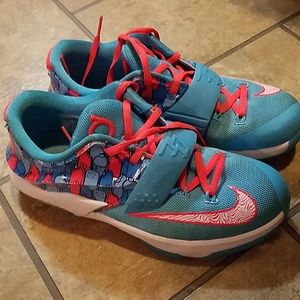 Boys Nike KD 7 basketball size 6Y